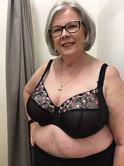 sexy granny in lingerie amature porn