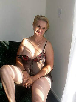 gorgeous nude amateur grandma