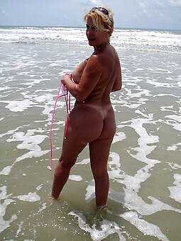 amature sexy beach grandma