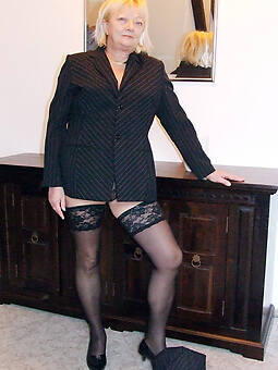 gorgeous hot gilf in stockings