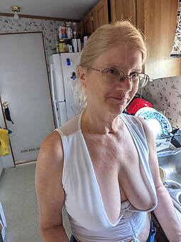 pretty saggy tit granny nude