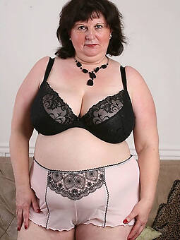 sexy brunette grandma xxx pics
